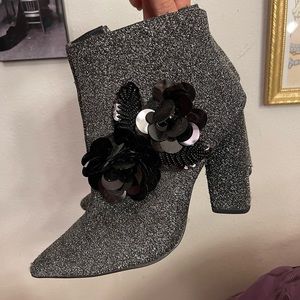 Booties heel with roses